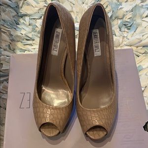 Jennifer Lopez heels